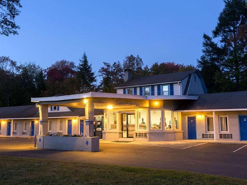 Pocono Night Lodge Бартонсвилл Экстерьер фото